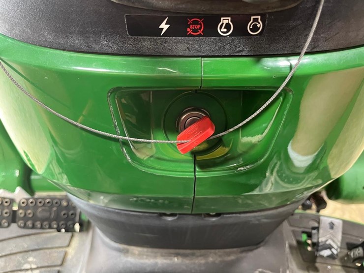 john-deere-3046r-image-23