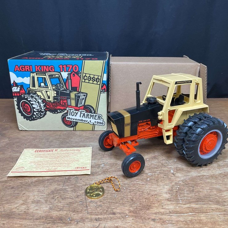 1/16 Case 1170 Demonstrator 1996 NFTS NIB Ertl
