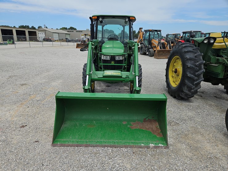 2019-john-deere-5065e-image-2