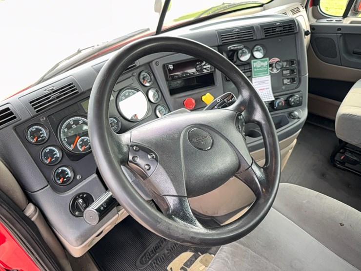 2020-freightliner-cascadia-113-image-17