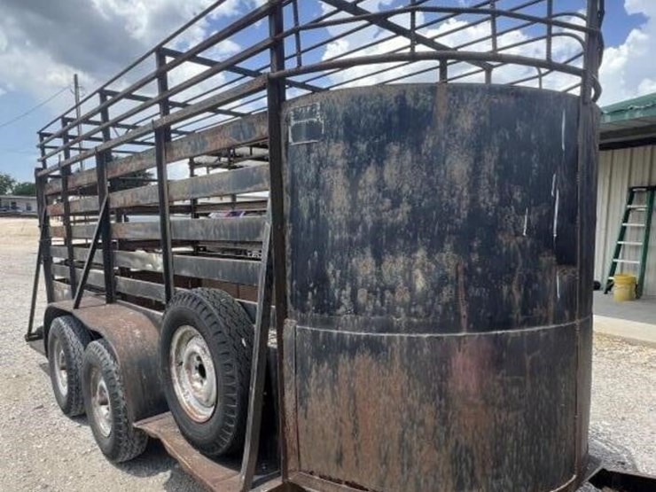 l2---bumper-pull-livestock-trailer-image-1