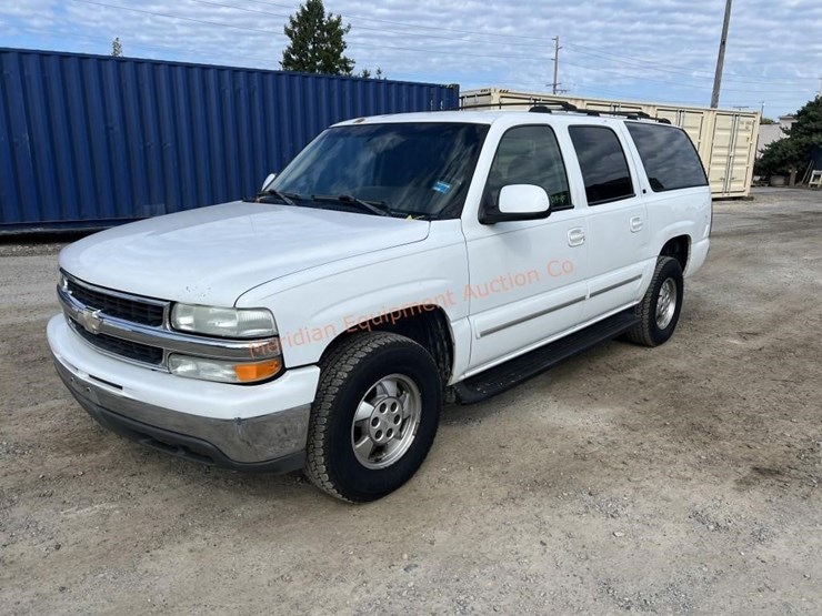 2003-chevrolet-suburban-image-1