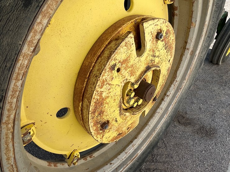 john-deere-3055-image-60