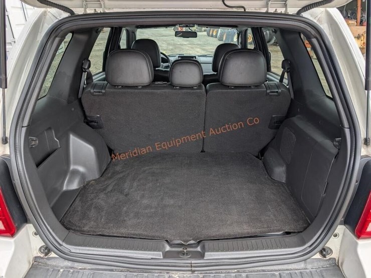 2010-ford-escape-image-8