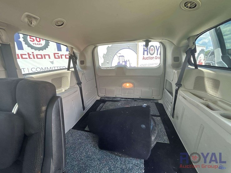 2014-dodge-grand-caravan-se-image-22