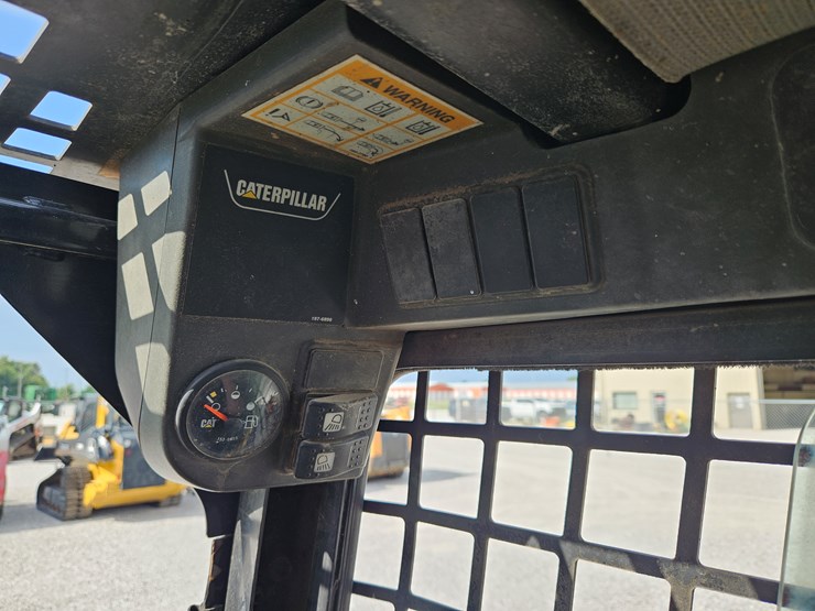 2004-caterpillar-277-image-12
