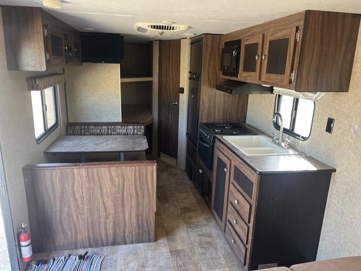 l2--2016-kz-sportsman-travel-trailer-image-9