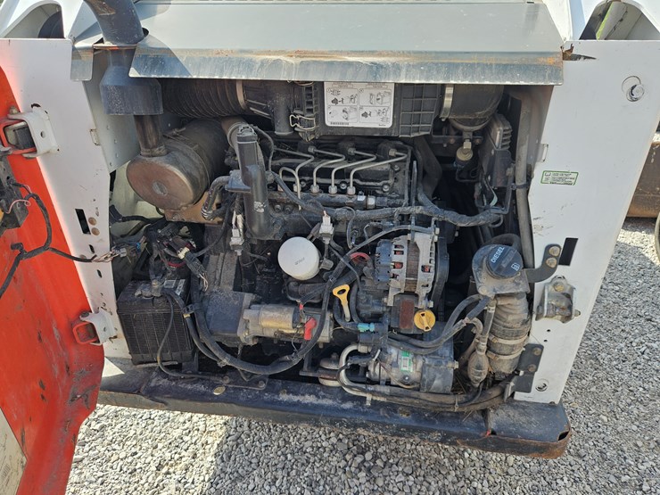 2015-bobcat-s550-image-18
