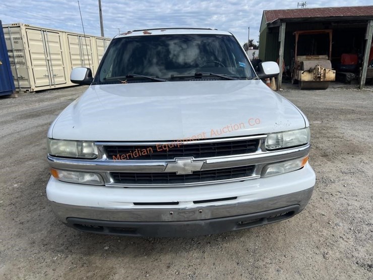2003-chevrolet-suburban-image-8