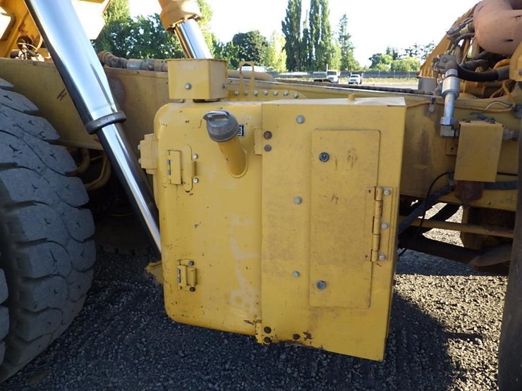 2011-caterpillar-770-image-27