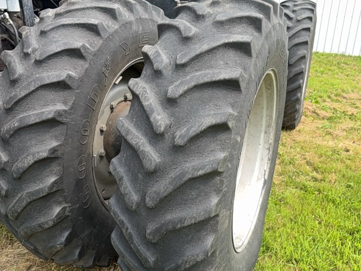 case-international-9230-4wd-tractor-image-2