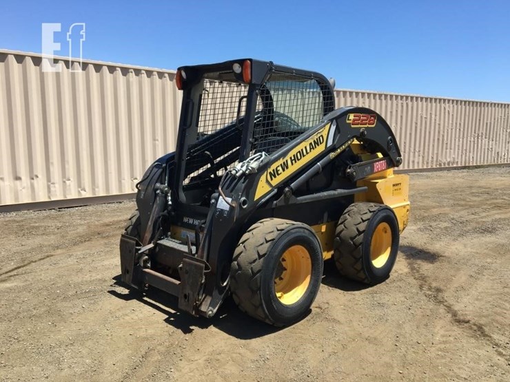 2017-new-holland-l228-image-1