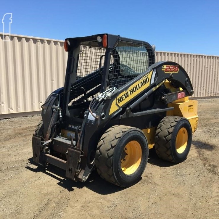 2017 NEW HOLLAND L228
