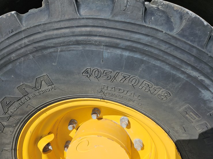 2022-deere-204l-image-16