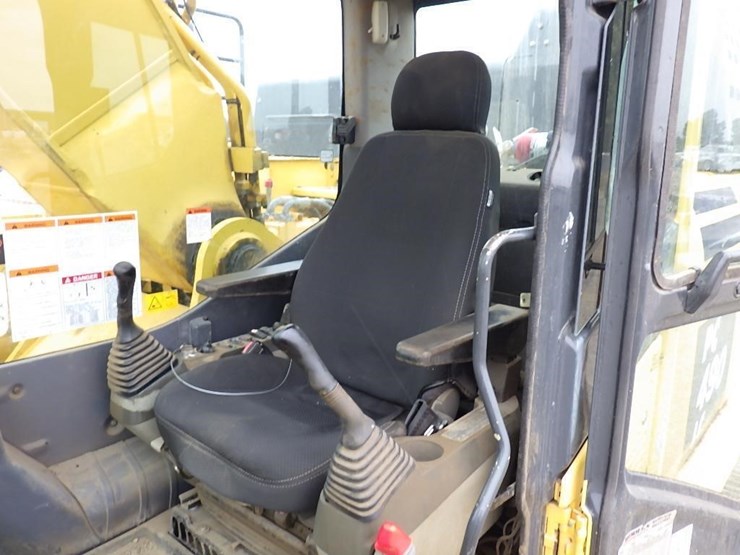 2016-komatsu-pc490-lc-11-image-28