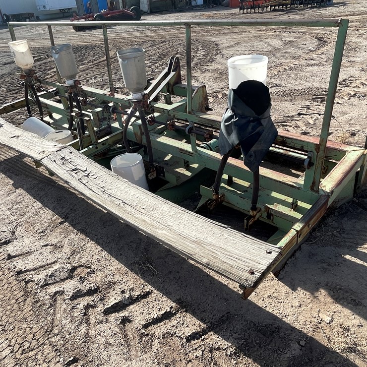 #9042 • Darbyshire 3-PT 4-Row Bedding Unit W/8-Row Seed Units