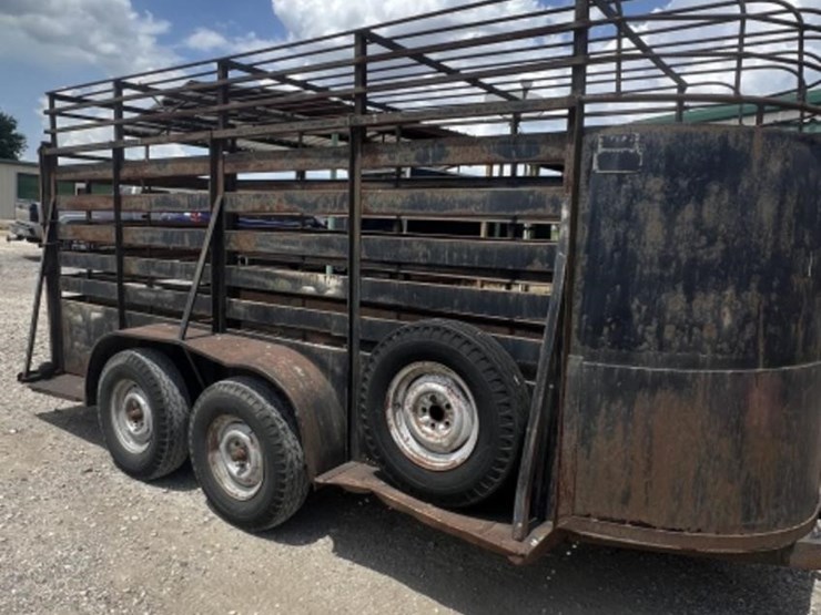 l2---bumper-pull-livestock-trailer-image-13