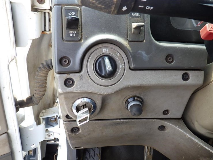 2005-sterling-lt8500-image-41