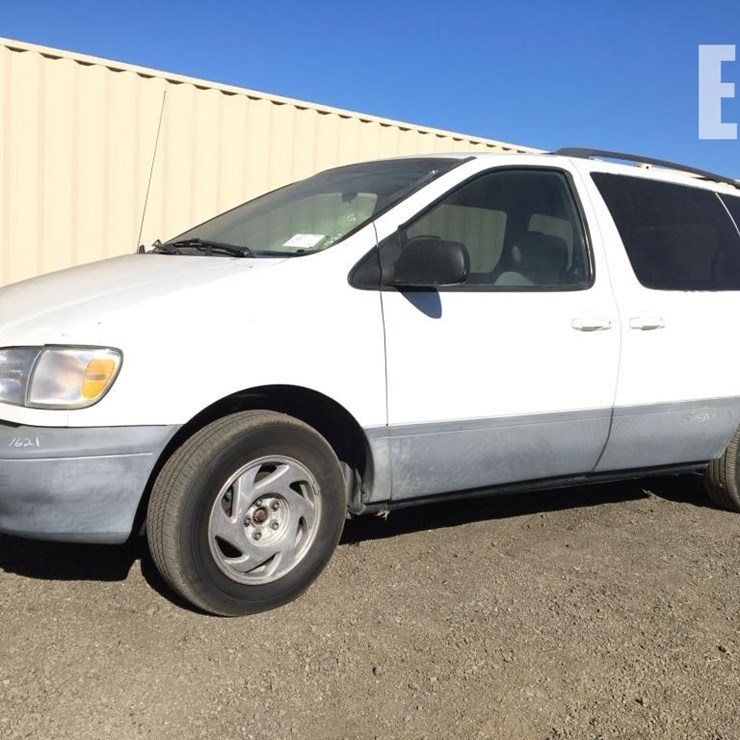 2000 TOYOTA SIENNA LE