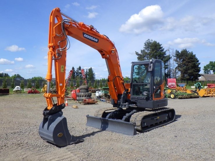 2021-doosan-dx85r-3-image-1