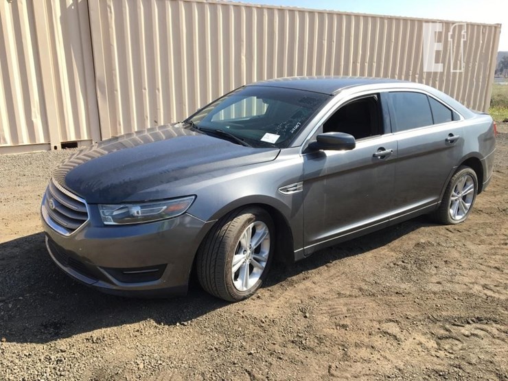 2016-ford-taurus-sel-image-1