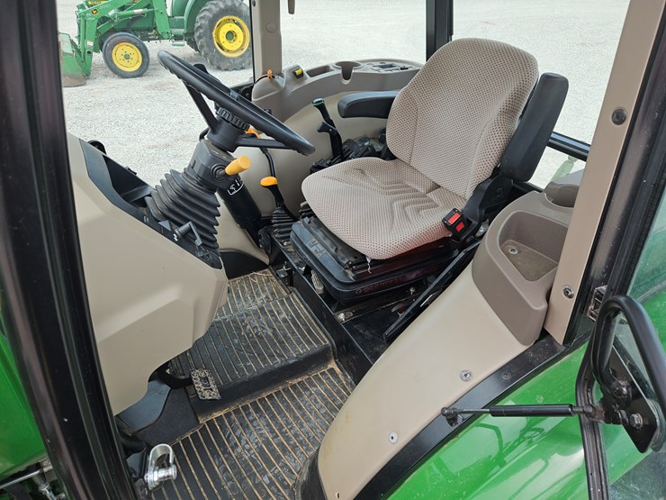 2019-john-deere-5065e-image-16