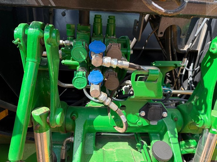 2017-john-deere-6120e-image-44