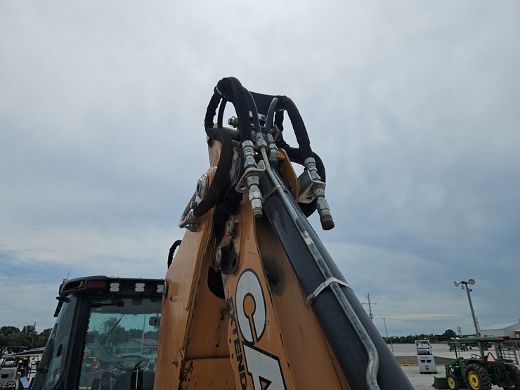 2019-case-580sn-image-13