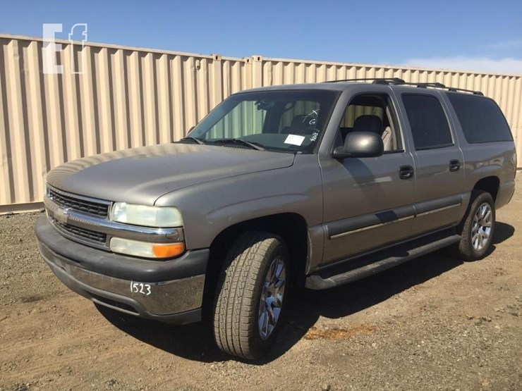2003-chevrolet-suburban-image-1