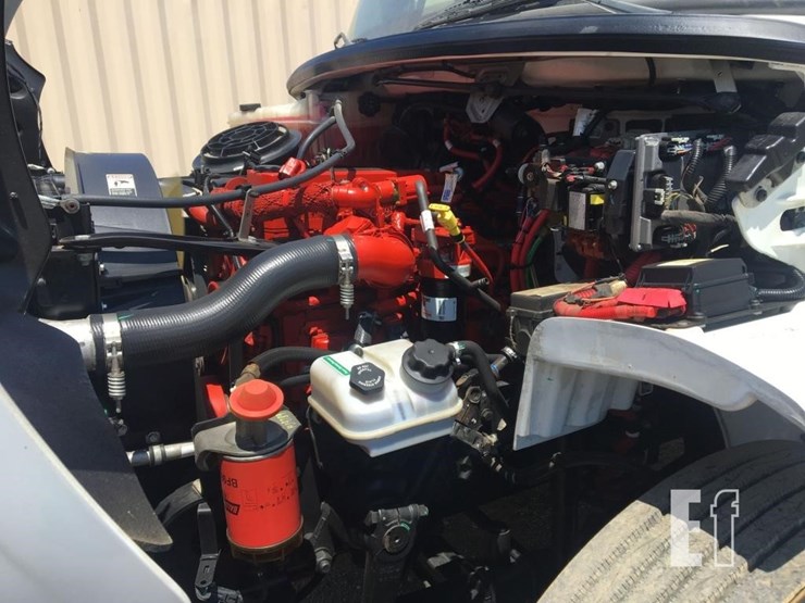 2017-freightliner-business-class-m2-106-image-9