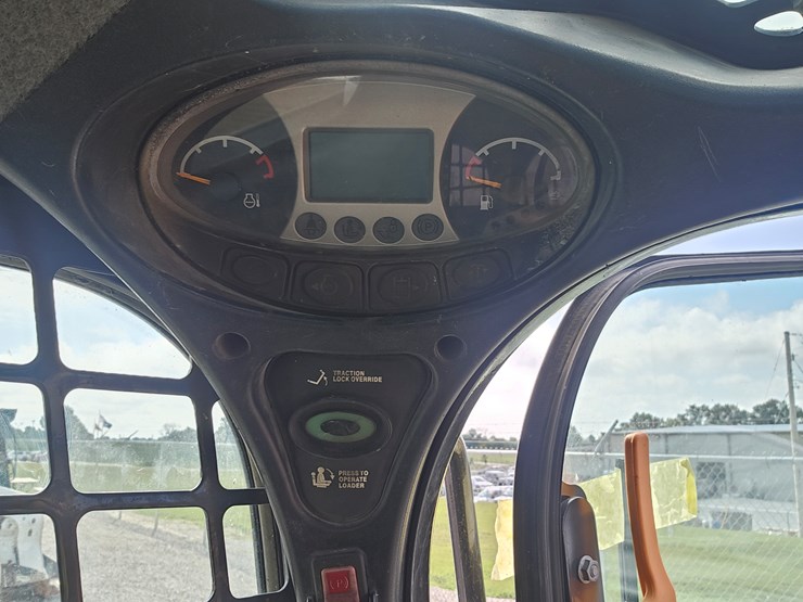 2015-bobcat-s550-image-12