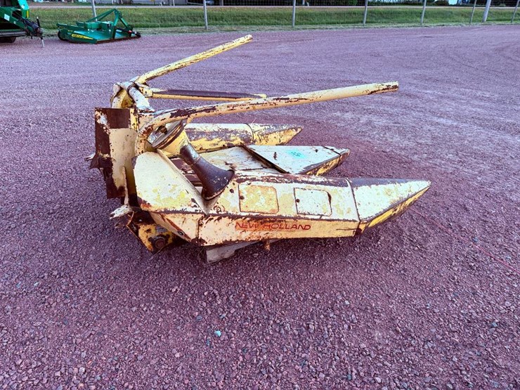 new-holland-822-image-3
