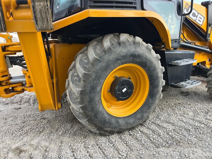 2022-jcb-3cx-image-23