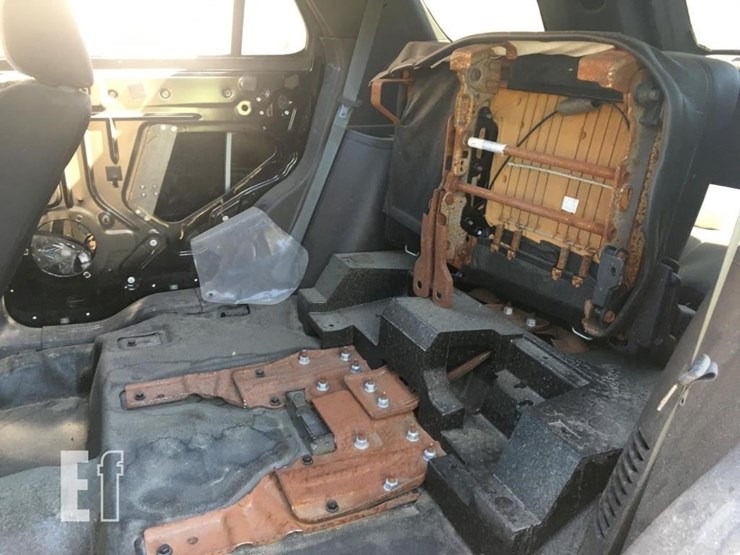 2015-ford-explorer-image-9