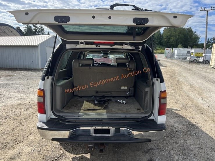2003-chevrolet-suburban-image-23