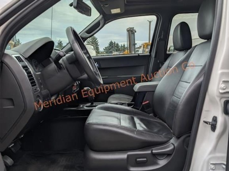 2010-ford-escape-image-12