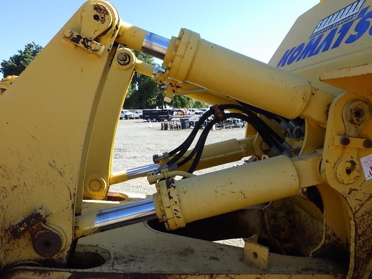 2004-komatsu-d275ax-5-image-26