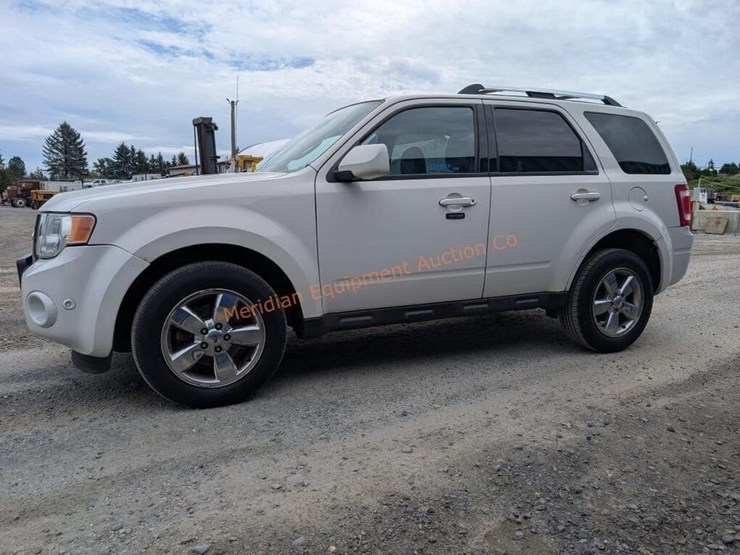 2010-ford-escape-image-1