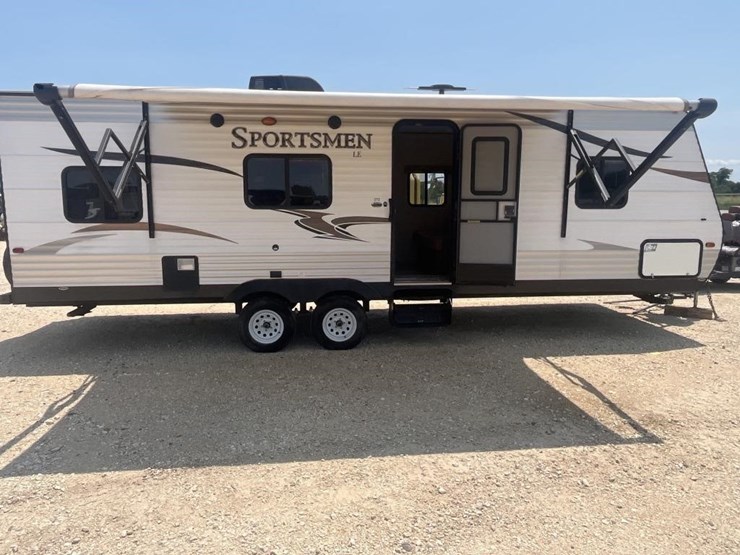 l2--2016-kz-sportsman-travel-trailer-image-29