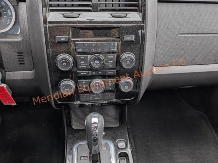 2010-ford-escape-image-16