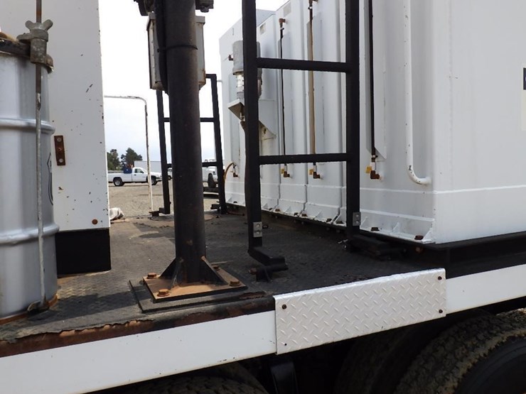 2005-sterling-lt8500-image-12