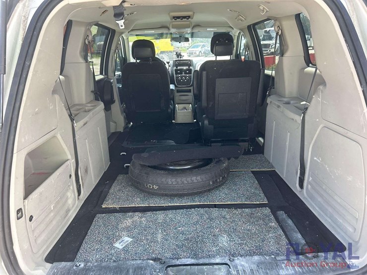 2014-dodge-grand-caravan-se-image-23