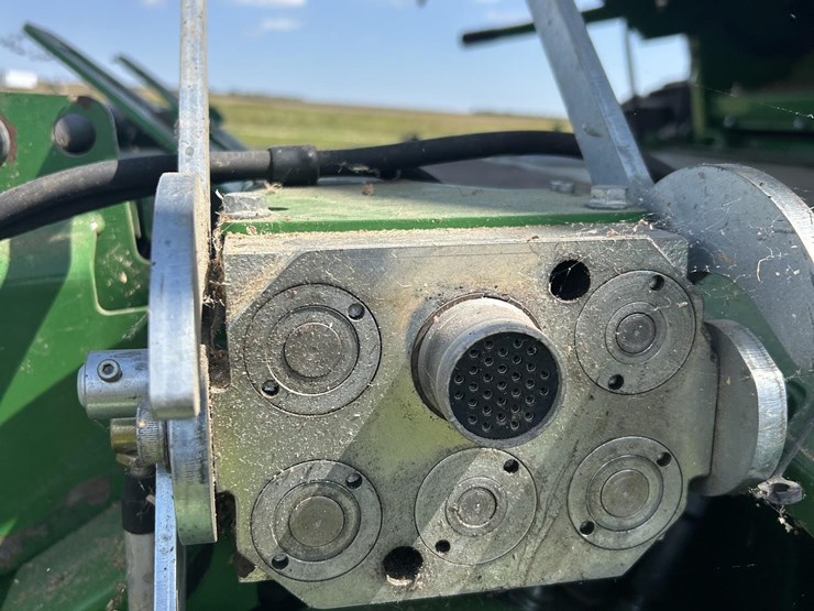 2015-john-deere-s680-image-11