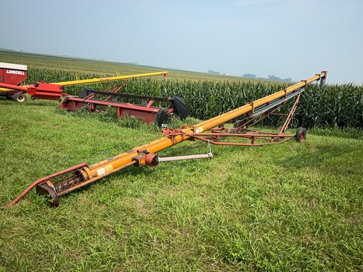 koyker-super-85c-pto-auger,-winch-cable-lift,-needs-(2)-tires,-8”x-approximately-61’-image-2