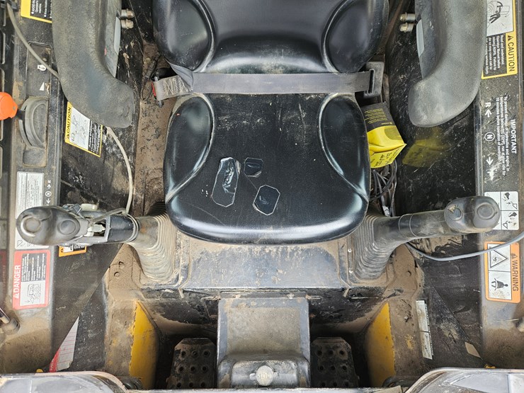 2005-john-deere-320-image-9