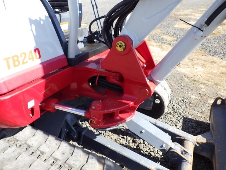 2021-takeuchi-tb240-image-17