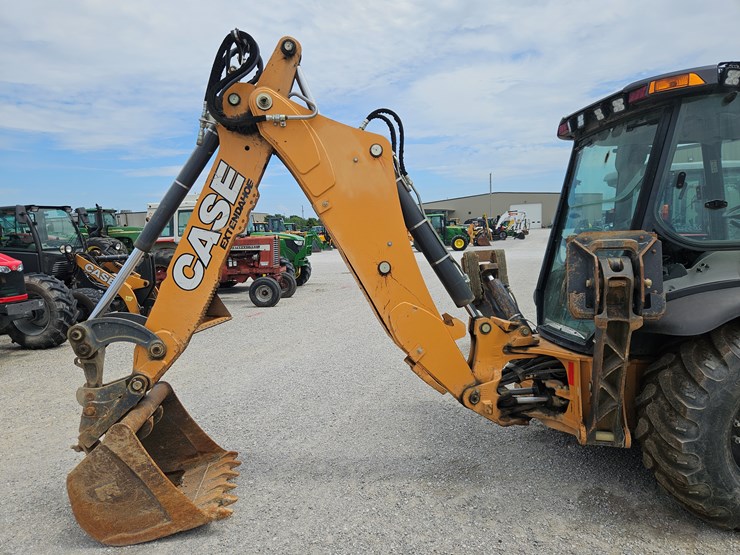 2019-case-580sn-image-8