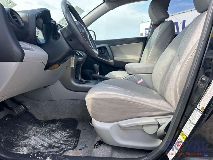 2011-toyota-rav4-image-12