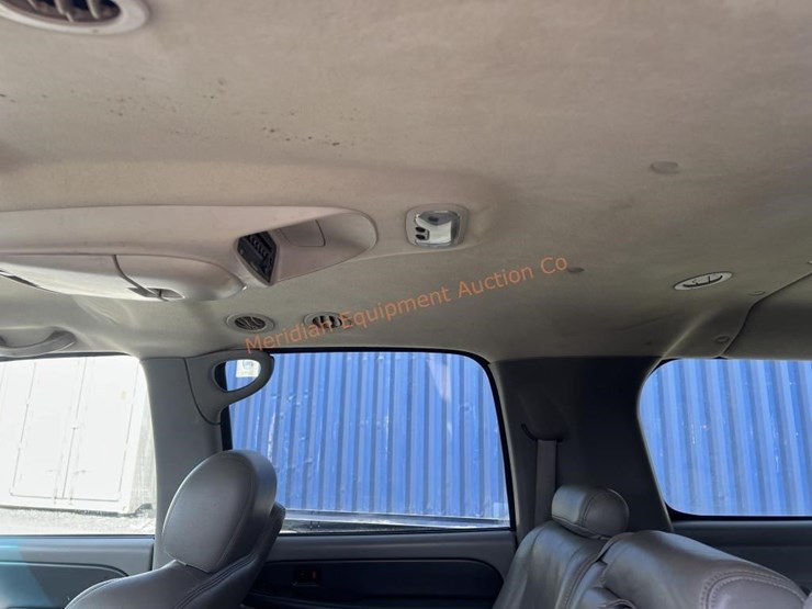 2003-chevrolet-suburban-image-28