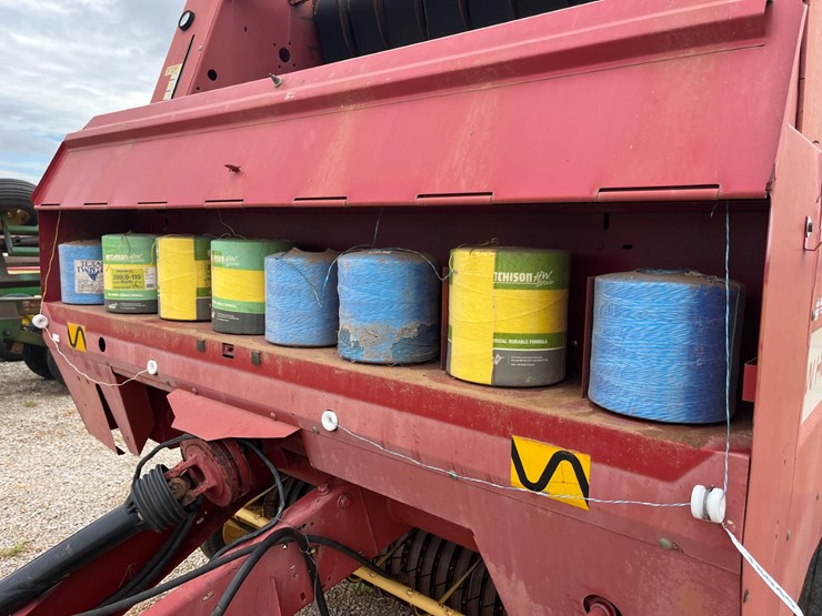 new-holland-660-image-4